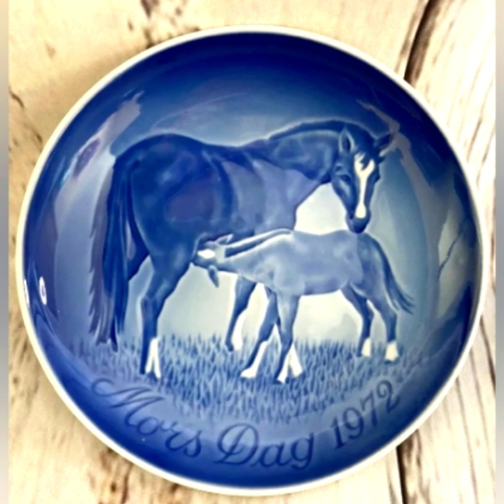 Excellent condition Collectors Plate. Width 6"inches.